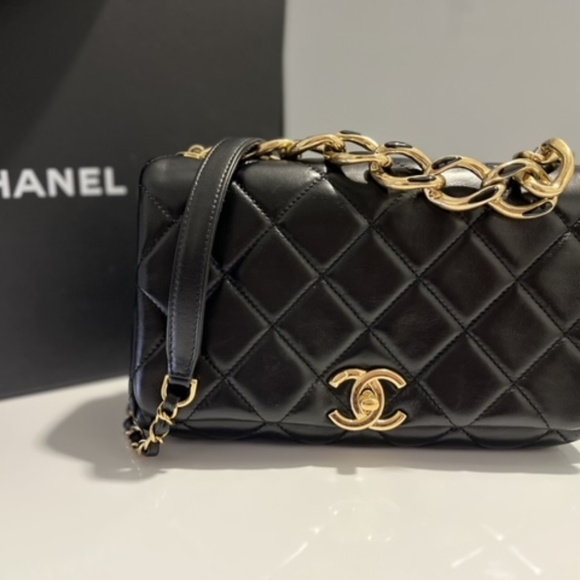 CHANEL LAMBSKIN QUILTED MEDIUM COLOR MATCH FLAP BLACK - Picture 7 of 9